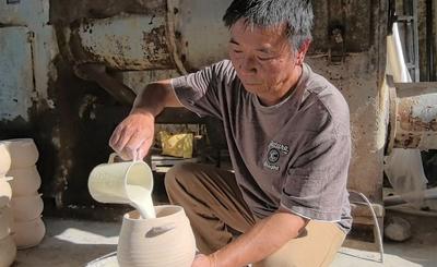 玉溪非遗丨江川潘氏龙窑：烟火气里续窑火，陶罐煮出新滋味！