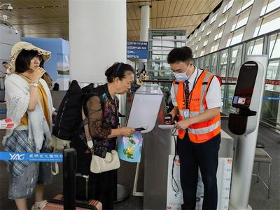 2025暑运开启 东航云南计划日均投入330个航班