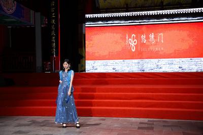 大理彝族服饰惊艳亮相湖北江夏非遗时尚大秀