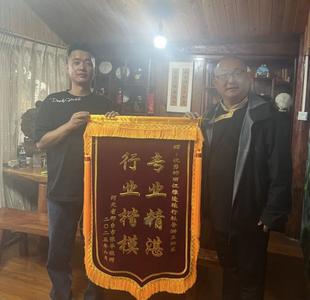 丽江一导游暖心服务获游客点赞