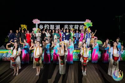云南省第二届民族团结进步大舞台暨全国“四季村晚”示范展示活动在丽江举行