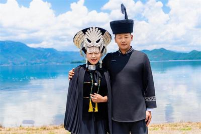 云南宁蒗举办泸沽湖集体婚礼