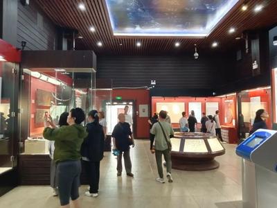 丽江市博物院迎来暑期参观体验热潮  “文化纳凉”成为新风尚
