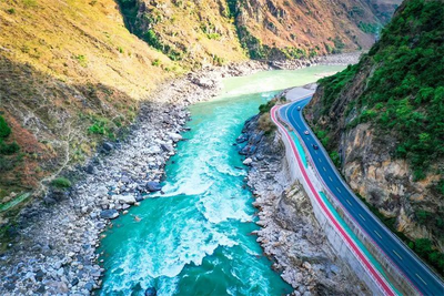 怒江秘境之旅：自驾在G219美丽公路上邂逅自然奇观与人文瑰宝