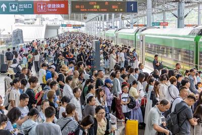 暑期出行热！云南铁路发送旅客超1800万人次 