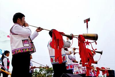 哀牢山“村晚”迎金秋！载歌载舞绘就山乡幸福图景