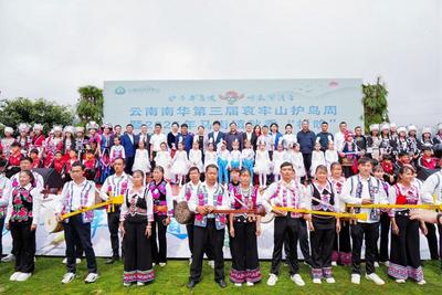 哀牢山“村晚”迎金秋！载歌载舞绘就山乡幸福图景