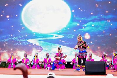 哀牢山“村晚”迎金秋！载歌载舞绘就山乡幸福图景