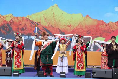 第三届世界的“香格里拉”文化旅游节开幕