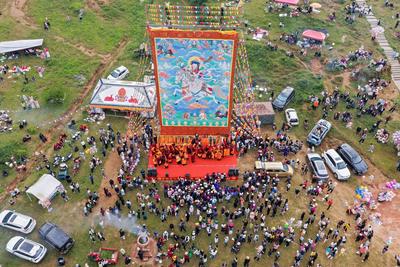 以文促旅绘新篇 2025 丽江泸沽湖摩梭转山节启幕