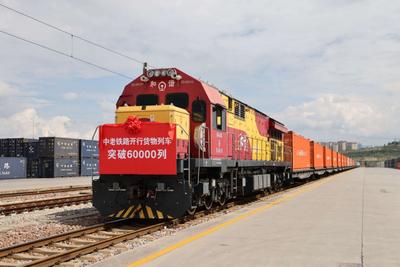 “澜湄快线”助力！中老铁路连通19国，6万列货车撑起“中国制造南下、东南亚特产北上”新格局