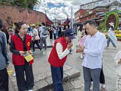 诠释“丽江温度”！孩童景区走失，志愿者暖心相助护平安