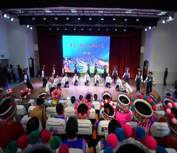 牟定“村D”左脚舞献礼国庆