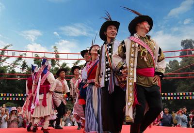 百名NPC陪你“赚钱”过节！云南民族村2025国庆暨傈僳族阔时节趣味上线