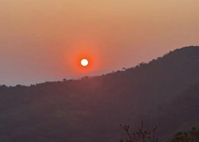温润玉溪 旅居福地丨元江龙潭乡：赴一场邑业科日落，把“爱在黄昏”写进彝乡暮色里