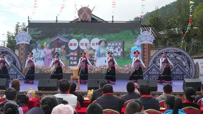  丽江石鼓“花山节”：传统苗寨风情邂逅现代丰收喜悦