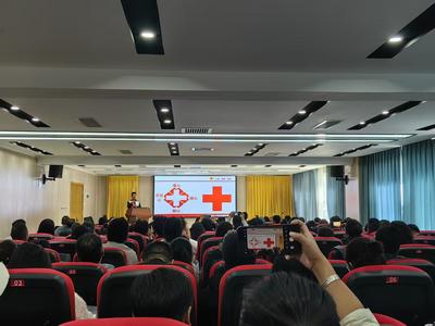 他的日常是讲解山水，他的瞬间是守护生命——丽江导游陈朝阳隧道救人的背后
