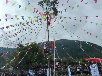  丽江石鼓“花山节”：传统苗寨风情邂逅现代丰收喜悦