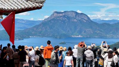 国庆中秋假日，丽江各景区志愿服务点亮文明旅游新风尚