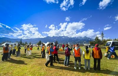 体育赋能文旅：丽江攀岩季开启户外运动产业新篇章