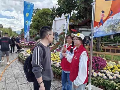 诠释“丽江温度”！孩童景区走失，志愿者暖心相助护平安