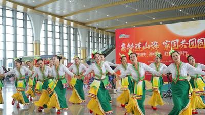 庆祝中华人民共和国成立76周年，红河“红”了！