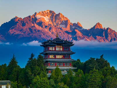 “日照金山”迎来最佳观赏季 丽江发出“冬游”热情邀请