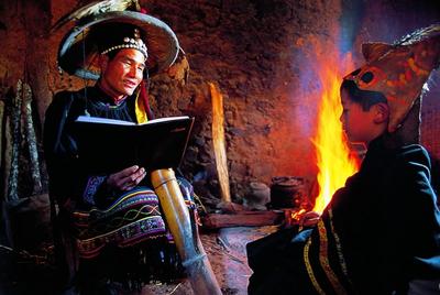 跟随希林娜依·高的脚步 在彝族创世史诗《查姆》中听见万物起源  