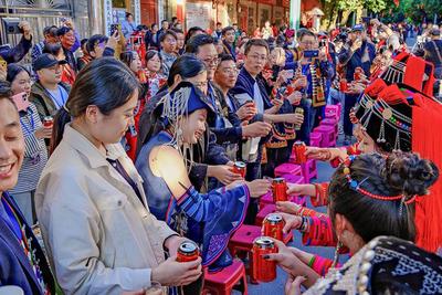 州庆狂欢即将开启，来红河过节了！