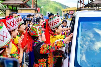 2025年绿春哈尼十月年长街古宴火爆全网