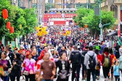 2025年绿春哈尼十月年长街古宴火爆全网