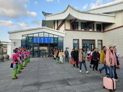 建水首開(kāi)巍山文旅專(zhuān)列 數(shù)百游客沉浸式尋味南詔