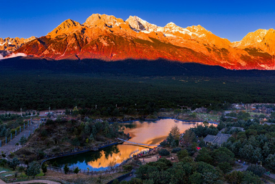 “日照金山”迎来最佳观赏季 丽江发出“冬游”热情邀请