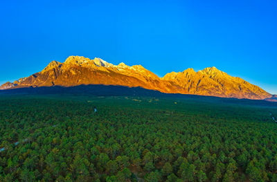 “日照金山”迎来最佳观赏季 丽江发出“冬游”热情邀请