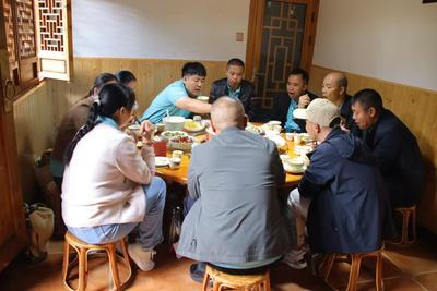 打卡玉溪100家小店丨炊锅暖，老宅情：将军第里的江川炊锅宴