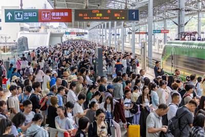 云南铁路今年以来发送旅客突破1亿人次