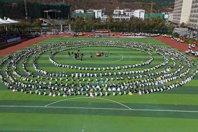 非遗勒巴舞“跳”进丽师校园，上演千人共舞震撼场面