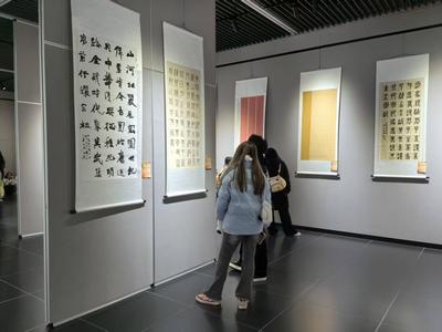 跨越山河的文化对话：75幅洛阳书画精品亮相丽江