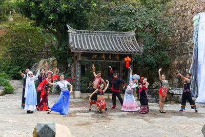 普洱“四季村晚”小舞台激活文旅融合大能量