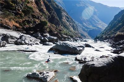 浪涌老虎跳 桨破怒江险 野水亚洲锦标赛上演巅峰对决