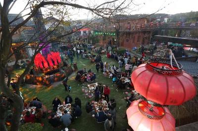 楚雄彝族年明日開(kāi)嗨！篝火、長(zhǎng)街宴、左腳舞已備好