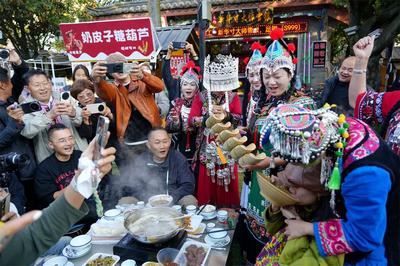 楚雄州2025彝族年系列活动启幕 彝人古镇欢歌宴客庆佳节