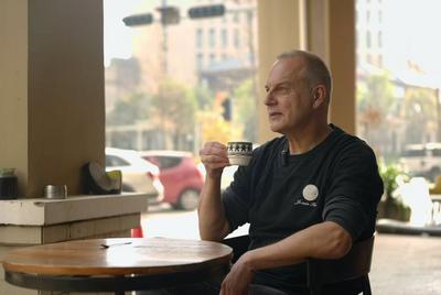 温润玉溪 旅居福地丨十三年烟火融中法，法国主厨弗莱德的玉溪情缘