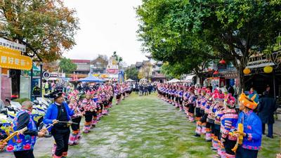 楚雄彝族年明日開(kāi)嗨！篝火、長(zhǎng)街宴、左腳舞已備好