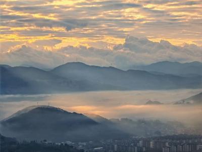 总要来一趟宁洱，逛一逛云雾下的小城