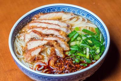 新年的第一碗米线，来红河吃！