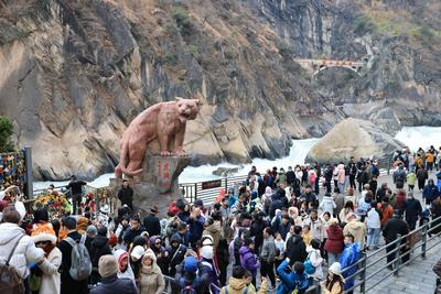 诗与远方更有温度：2026年春节迪庆文旅市场全面开花