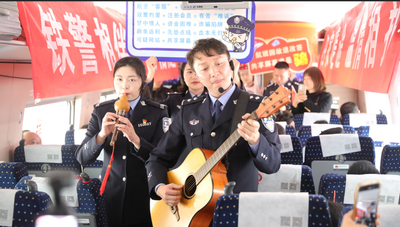 列车春晚｜昆明铁路公安处乘警支队一大队把年味搬进车厢