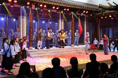 楚雄姚安：红韵润古镇 初心映新春