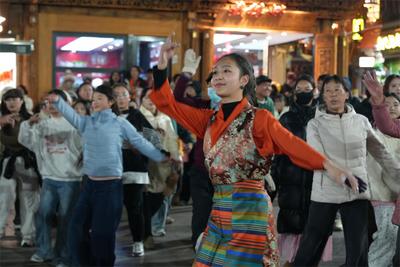 百味同欢，万人共舞！在“月光城”遇见云南之夜